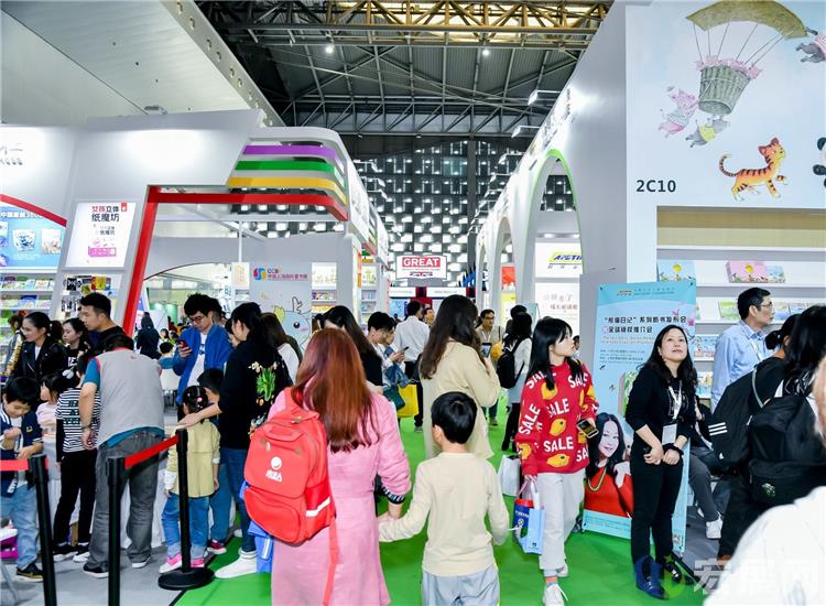 上海童书展览会闭幕，达成中外版权贸易协议1500项
