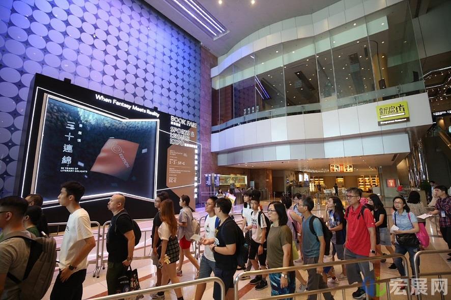 香港书展汇聚各地知名作家，开拓视野滋养心灵